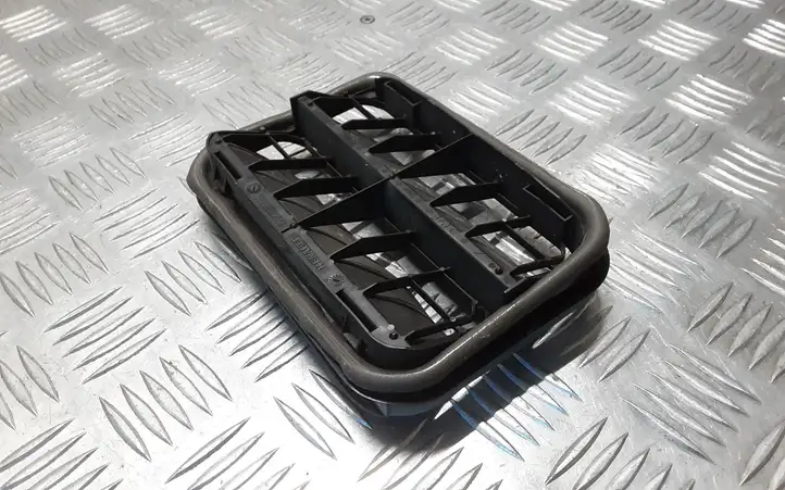 Renault Latitude (L70) (2010 - 2014) 7700838358 Вентиляционная решетка кузова — фото 3