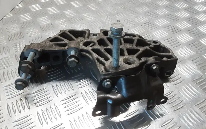 Renault Latitude (L70) (2010 - 2014) 8200741758 Кронштейн двигателя — фото 2