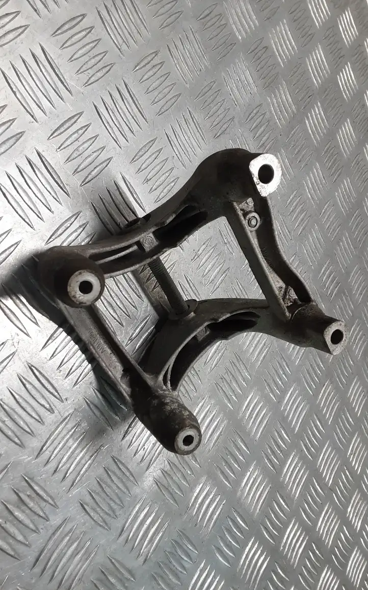 Porsche Cayenne (9PA) (2002 - 2010) 9481152037R Кронштейн двигателя — фото 1