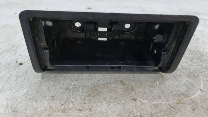 307220100 BMW 3 E46 Peleninė panelėje