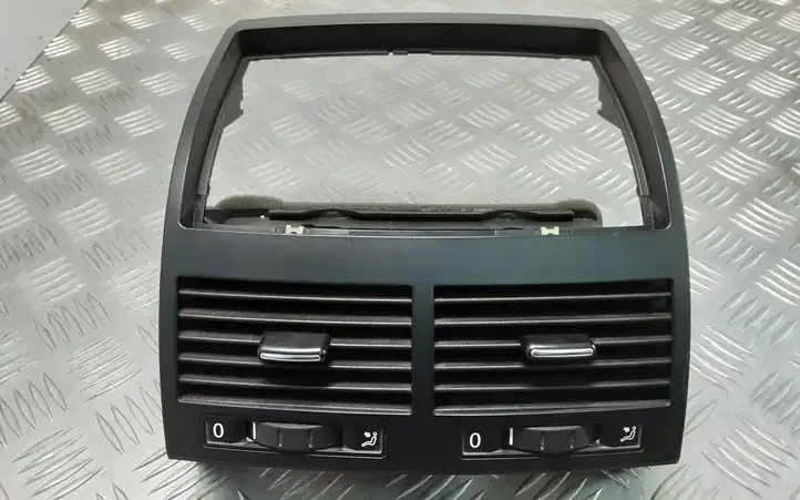 Volkswagen Touareg I (2002 - 2010) 7L6819727 Центральный воздушный дефлектор — фото 1