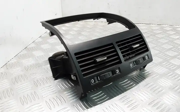 Volkswagen Touareg I (2002 - 2010) 7L6819727 Центральный воздушный дефлектор — фото 2