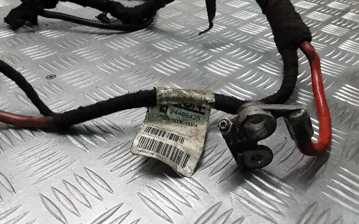 Opel Astra H (2004 - 2009) 24468429 Плюсовой провод аккумулятора — фото 2