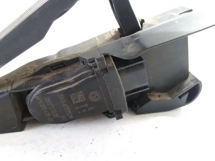 BMW 1 F20 F21 (2011 - 2019) 35426789529 Педаль акселератора — фото 2