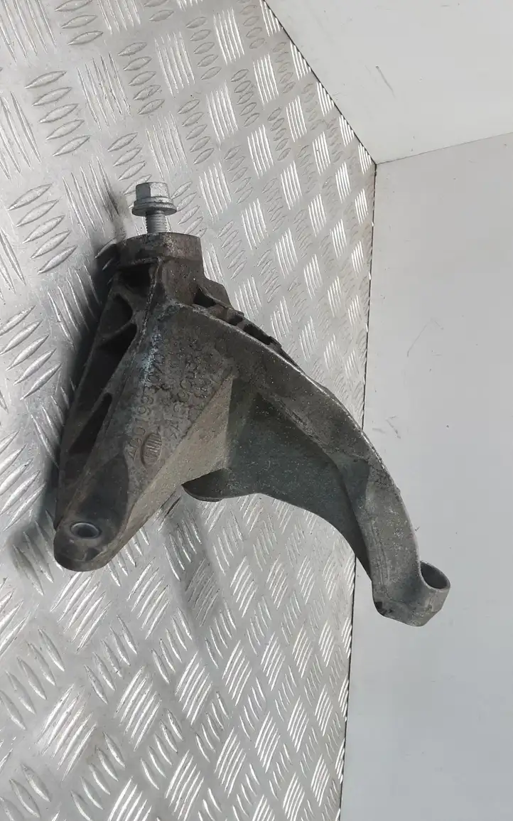 Audi A4 S4 B8 8K (2011 - 2015) 4G0199307Q Кронштейн двигателя — фото 1