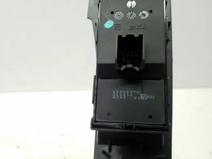 Opel Astra J (2012 - 2015) 13305978 Кнопка стеклоподъемников — фото 4
