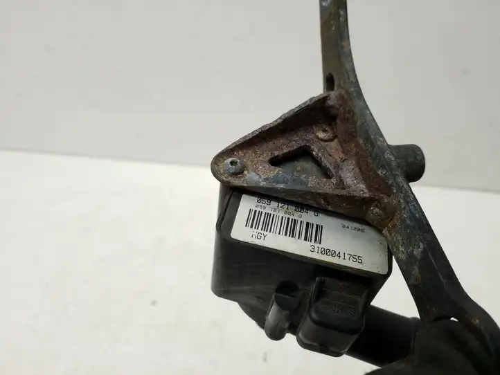 Audi A4 S4 B8 8K (2007 - 2011) 059121012A Электроциркуляционный насос — фото 5