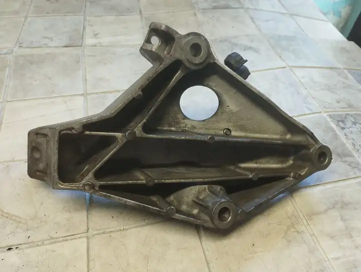 BMW 1 E81 E87 (2004 - 2011) 59280110 Кронштейн двигателя — фото 3