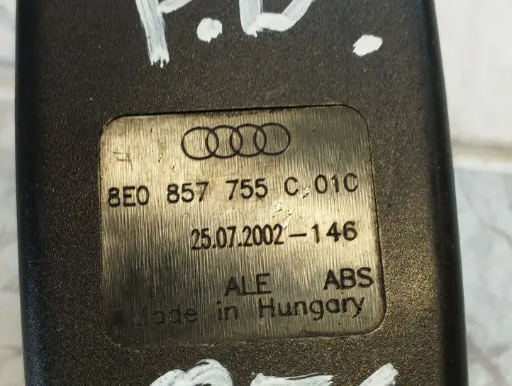 Audi A4 S4 B6 8E 8H (2000 - 2006) 8E0857755C Замок переднего ремня — фото 3