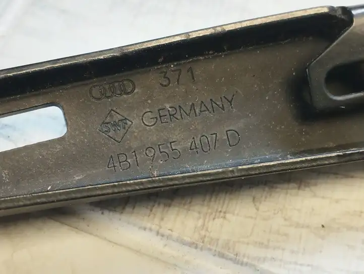 Audi A6 S6 C5 4B (1997 - 2001) 4B1955407D Рычаг стеклоочистителя — фото 2