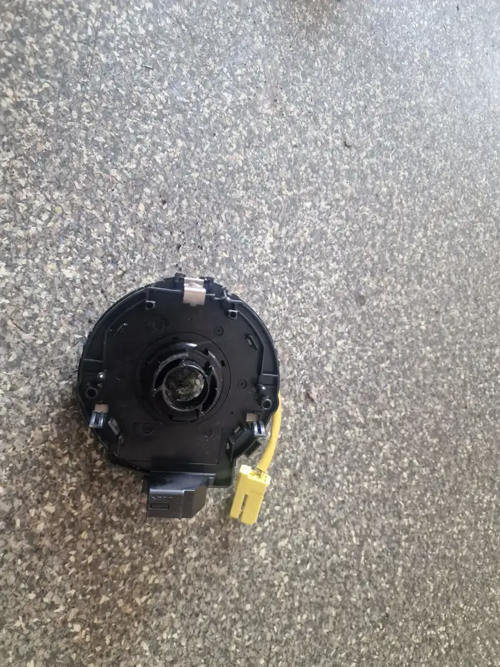 Toyota Yaris Verso (1999 - 2005) Контактное кольцо SRS — фото 1