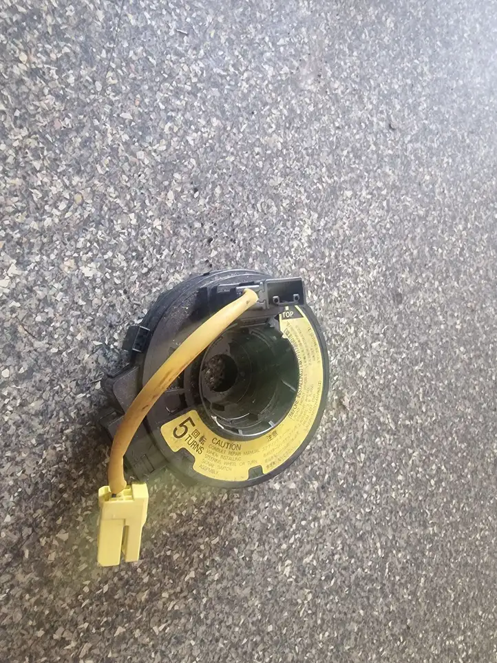 Toyota Yaris Verso (1999 - 2005) Контактное кольцо SRS — фото 3