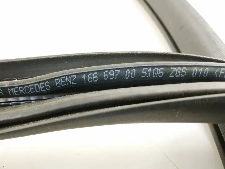 Mercedes-Benz GLE W166/C292 (2015 - 2019) Уплотнитель стекла передней двери — фото 4