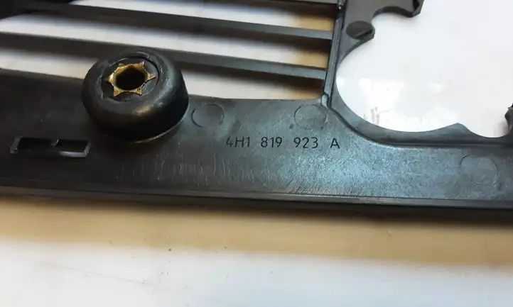 Audi A8 S8 D4 4H (2010 - 2014) 4H1819923A Рамка центрального динамика — фото 2