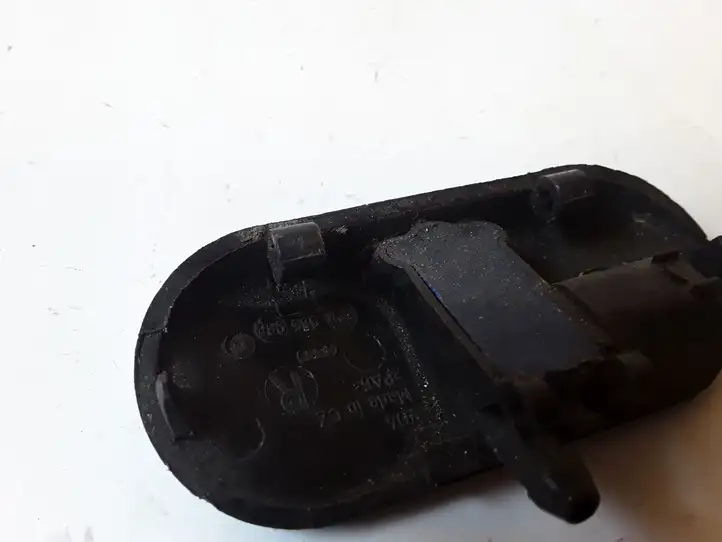 Audi A3/S3 8L (2000 - 2003) 8P0955988 Форсунка омывателя лобового стекла — фото 4