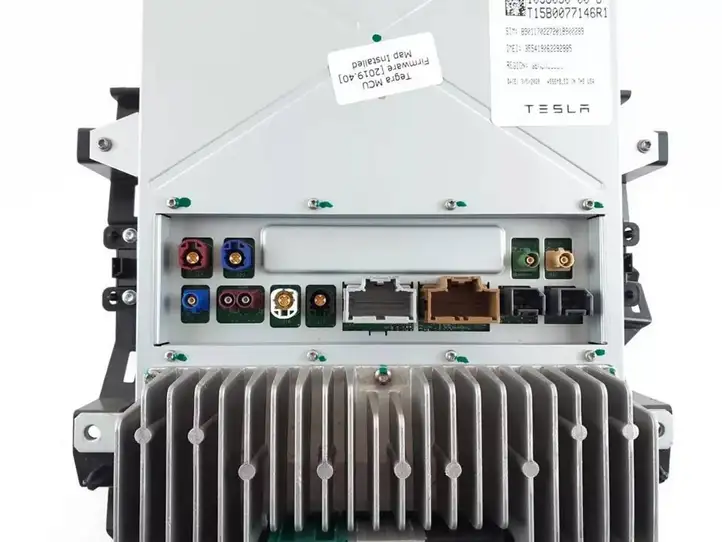 Tesla Model S (2016 - 2021) 109805000G Магнитола / мультимедийная система — фото 2