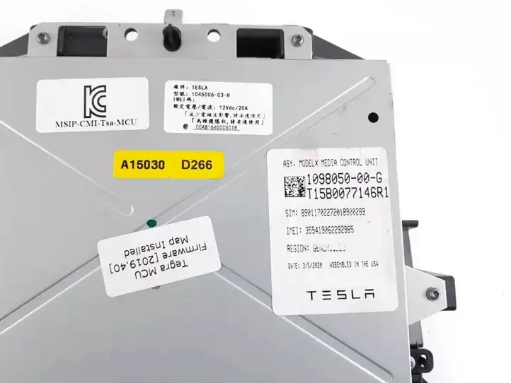 Tesla Model S (2016 - 2021) 109805000G Магнитола / мультимедийная система — фото 3