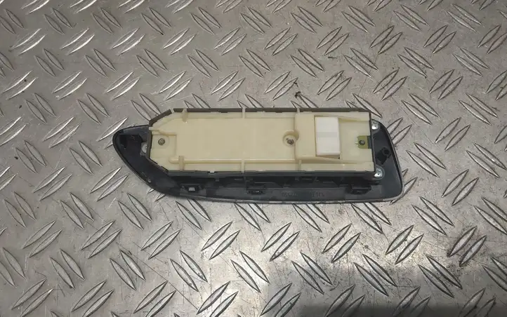 Toyota Auris 150 (2006 - 2012) 7423202550 Блок кнопок стеклоподъемников — фото 2