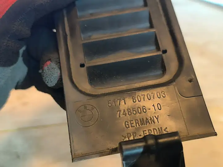 BMW M4 G82 G83 (2020 - ) 51718070703 Кронштейн переднего подкрылка — фото 3