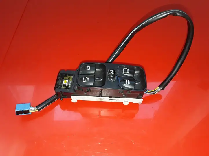 Mercedes-Benz CLK A209,C209 (2002 - 2009) A2098203410 Блок кнопок стеклоподъемников — фото 1