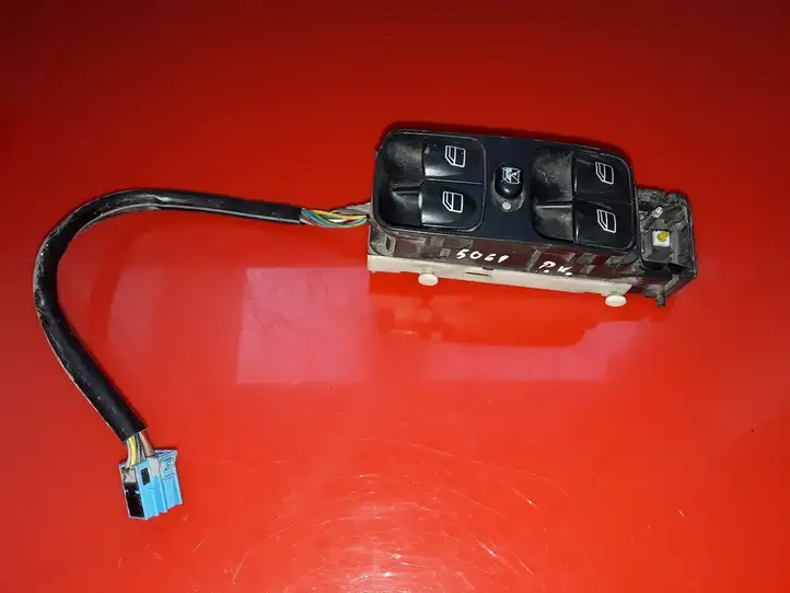 Mercedes-Benz C W203 (2000 - 2007) A2038210679 Блок кнопок стеклоподъемников — фото 1