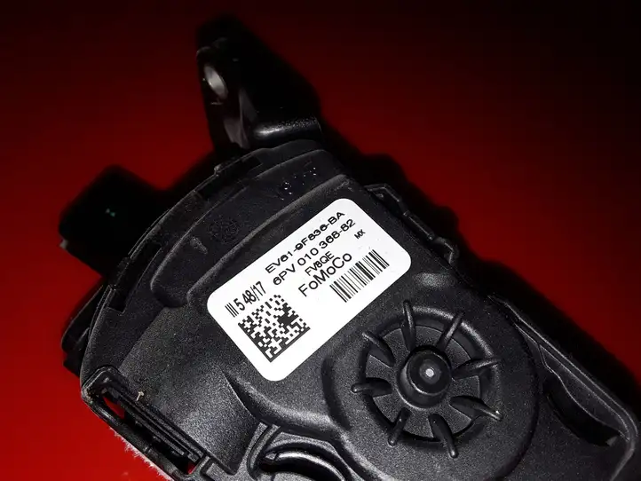 Ford Focus (2015 - 2019) EV619F836BA Педаль акселератора — фото 4