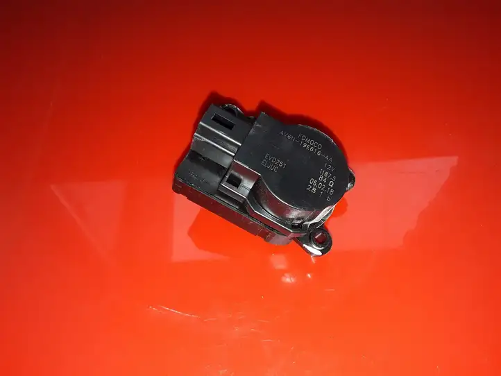 Ford Focus (2015 - 2019) AV6N19E616AA Двигатель задвижки потока воздуха — фото 1