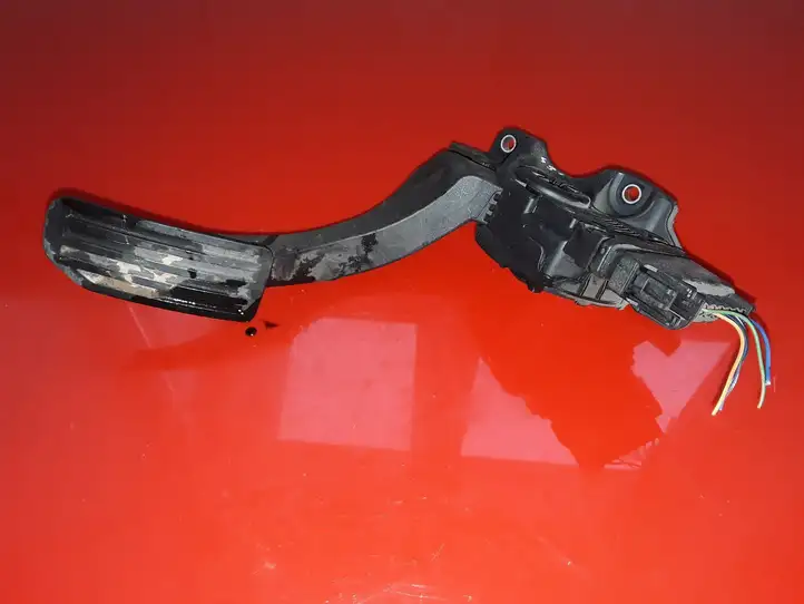 Volvo S60 (2010 - 2013) 31329059 Педаль акселератора — фото 1