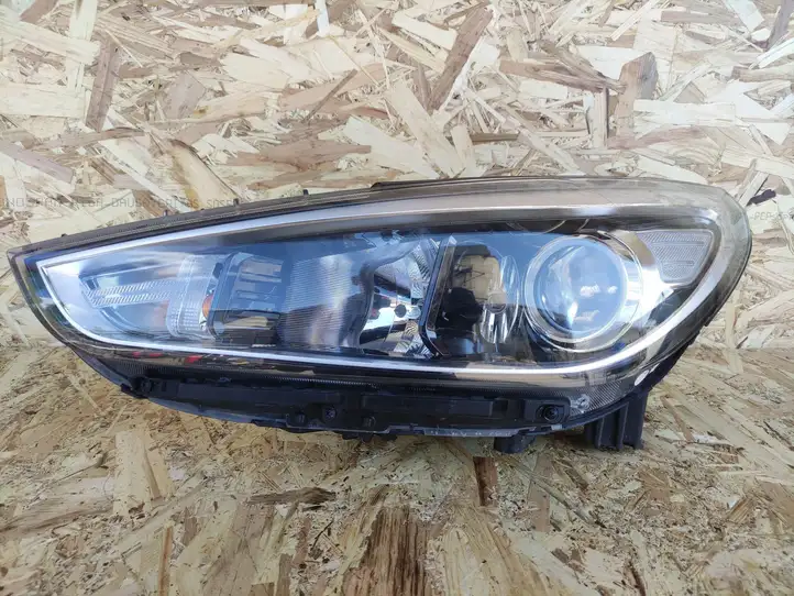 Hyundai i30 (2017 - ) Передняя фара — фото 1