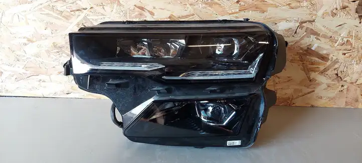 Skoda Karoq (2017 - ) Передняя фара — фото 1