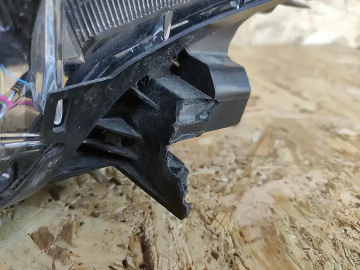 Toyota RAV 4 (XA40) (2012 - 2018) Передняя фара — фото 2