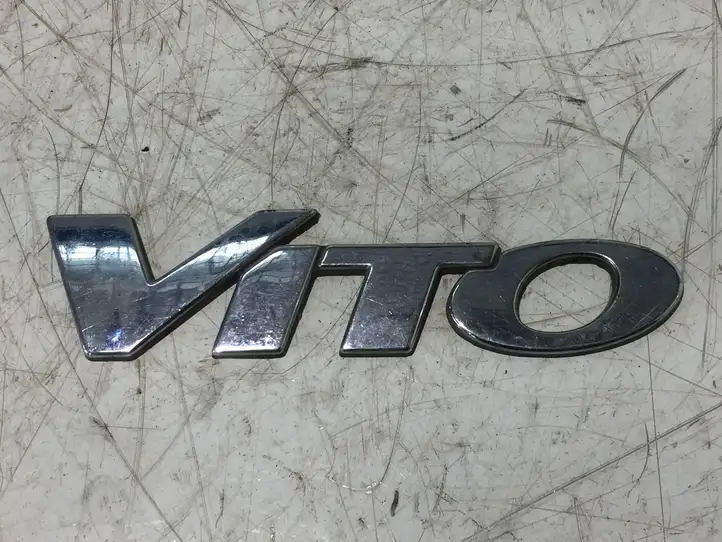 Mercedes-Benz Vito Viano W639 (2003 - 2010) 6388172915 Эмблема модели — фото 1