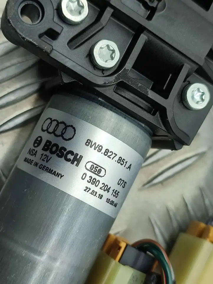 Audi A4 S4 B9 (2015 - 2019) 1397221109 Доводчик крышки багажника — фото 11