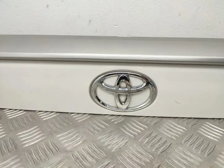 Toyota RAV 4 (XA50) (2018 - ) 7680142240 Подсветка номера — фото 6