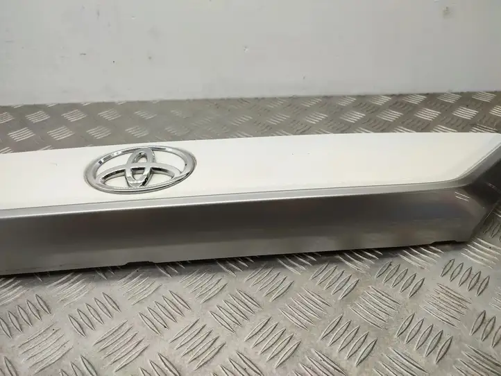 Toyota RAV 4 (XA50) (2018 - ) 7680142240 Подсветка номера — фото 24