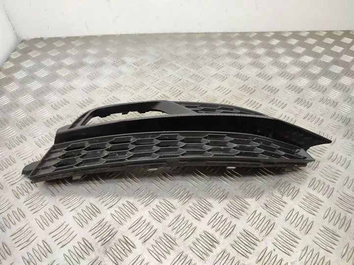 Audi A5 8T 8F (2007 - 2011) 8T0807152D Решетка противотуманной фары — фото 1