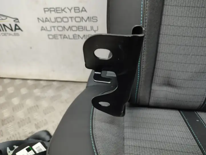 Peugeot 208 (2015 - 2019) Второй ряд сидений — фото 38