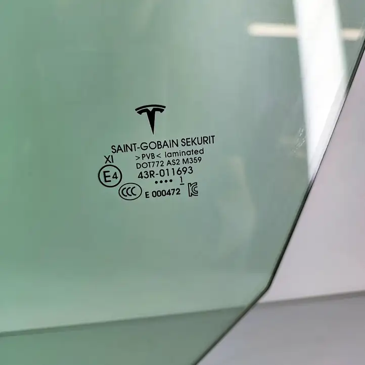 Tesla Model 3 (2017 - 2023) 107790099A Стекло передней двери — фото 8