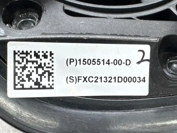 Tesla Model Y (2019 - 2024) 150551400D Крышка зарядного разъема — фото 6
