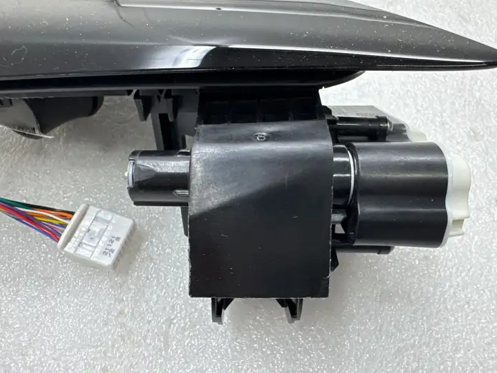 Tesla Model Y (2019 - 2024) 150551400D Крышка зарядного разъема — фото 13