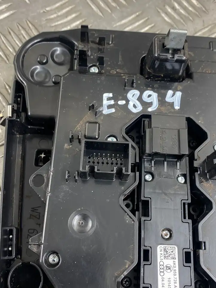 Audi RS6 C8 (2019 - ) 4K0947135BE Передняя подсветка — фото 2