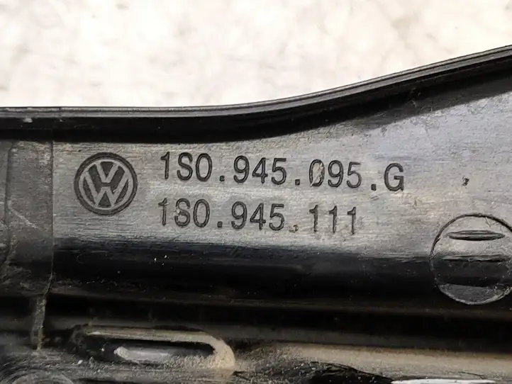 Volkswagen Up (2011 - ) 1S0945095G Задний фонарь в крышке багажника — фото 3