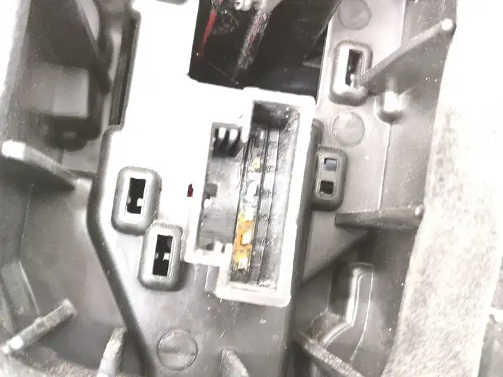 Volkswagen Up (2011 - ) 1S0945095G Задний фонарь в крышке багажника — фото 5