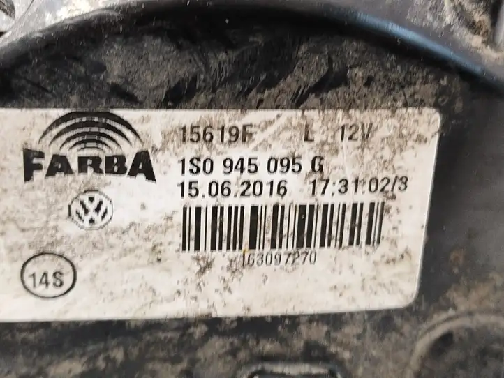 Volkswagen Up (2011 - ) 1S0945095G Задний фонарь в крышке багажника — фото 7