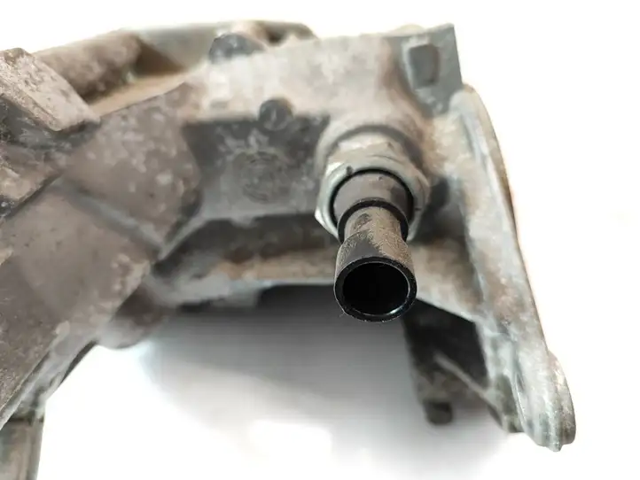 Opel Astra J (2009 - 2012) 55577343 Кронштейн масляного фильтра — фото 10