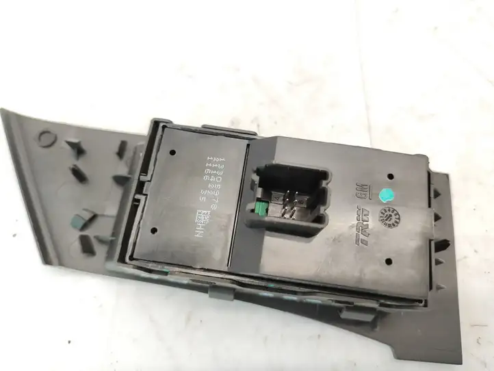 Opel Astra J (2009 - 2012) 13305978 Кнопка стеклоподъемников — фото 6