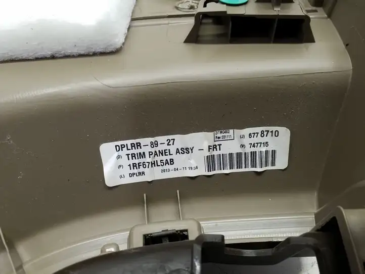Chrysler Town & Country V (2010 - 2016) 1QT11HL9AA Обшивка раздвижной двери — фото 5