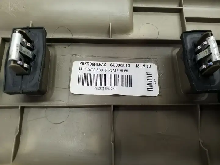 Chrysler Town & Country V (2010 - 2016) P0ZR38HL5AC Отделка порога багажника — фото 4