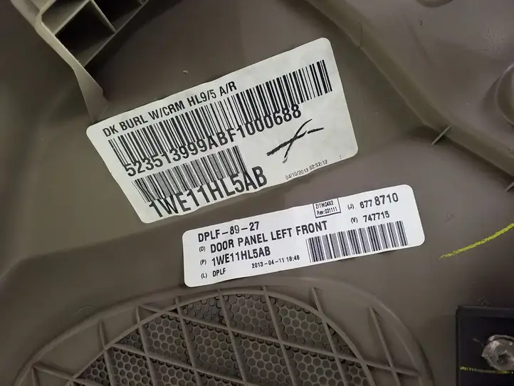 Chrysler Town & Country V (2010 - 2016) 1WE11HL5AB Обшивка передней двери — фото 6