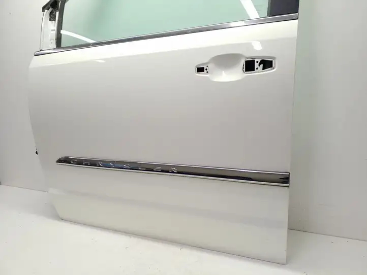 Chrysler Town & Country V (2010 - 2016) Дверь — фото 13